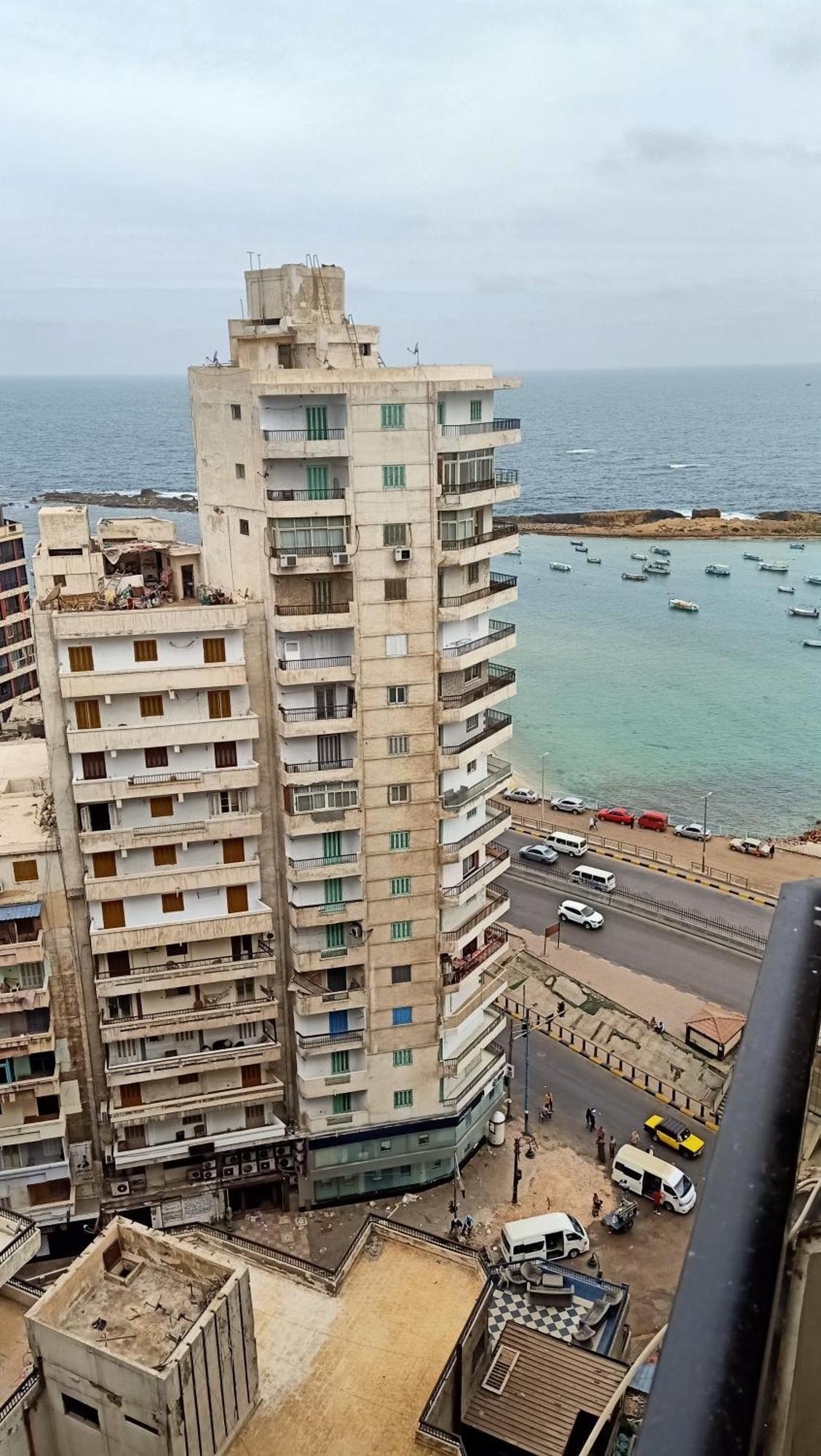 Apartment شقه فى ميامى بالاسكندريه مطله على البحر *