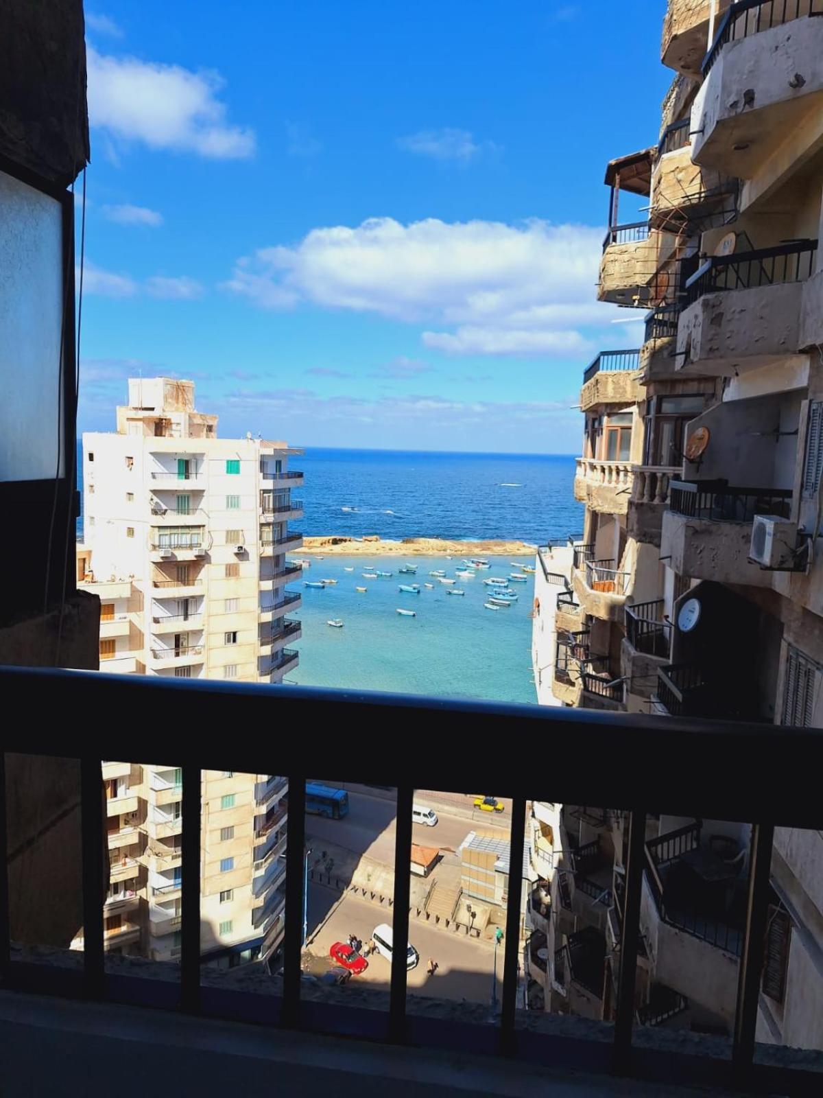 شقه فى ميامى بالاسكندريه مطله على البحر Apartment *